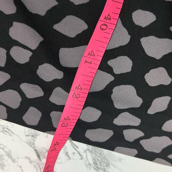 Ann Taylor Black Giraffe Print Matte Jersey
Wrap Dress black gray Sz 4 - Picture 4 of 7